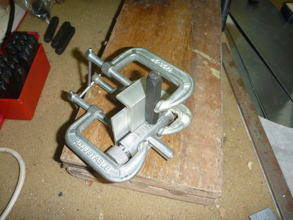 choke T-handle lettering jig