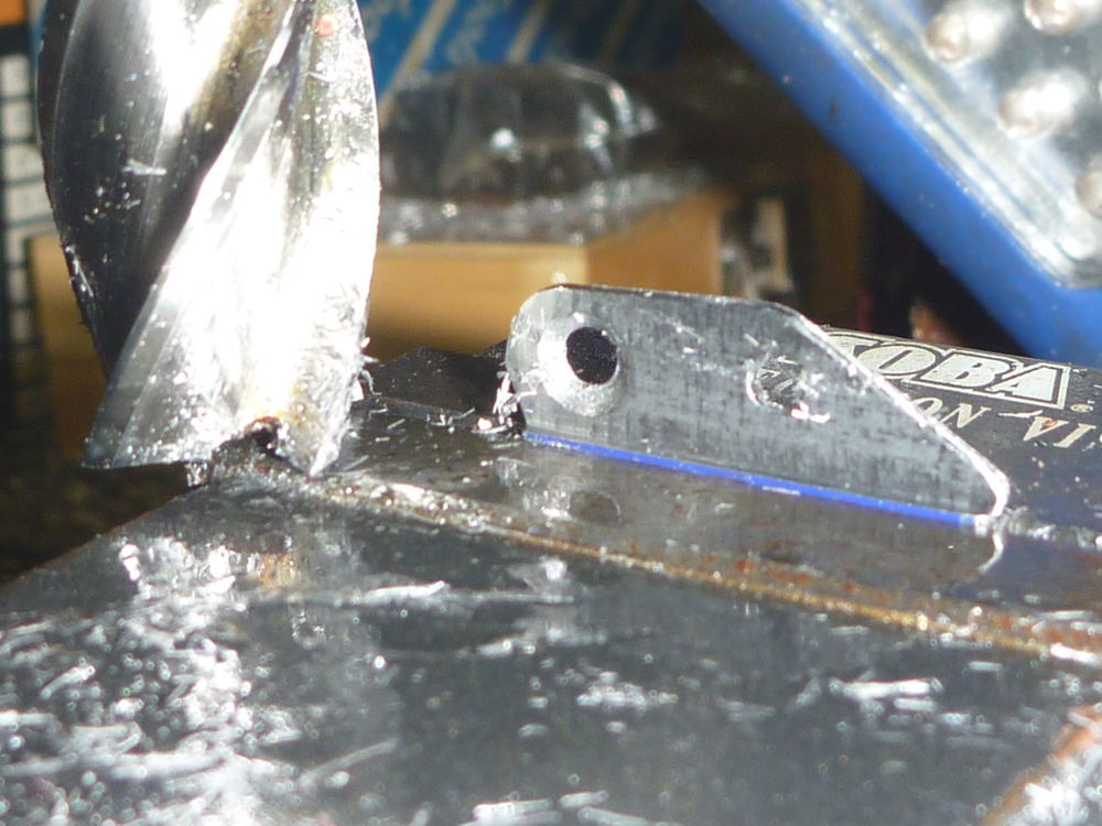 Reducing hook plate thickness