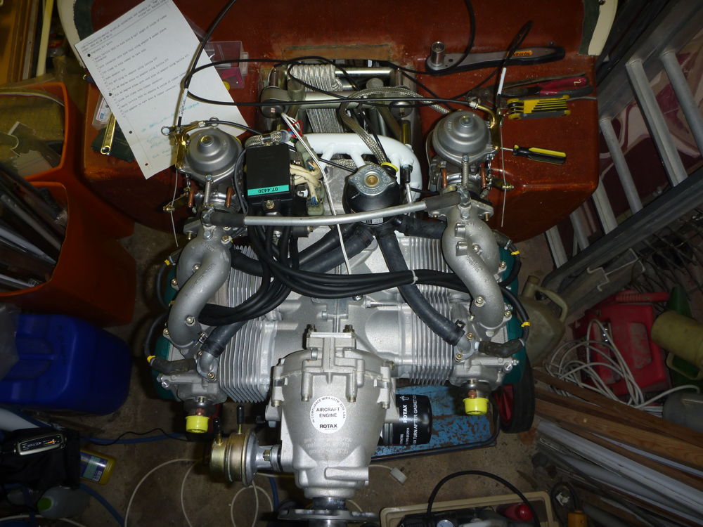 Rotax engine without cylinder shroud